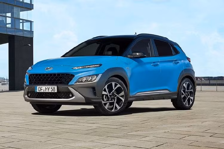 Tại Hàn Quốc, Giá xe Hyundai Kona 2021 bản 2.0L mới có giá khởi điểm từ 19,6 triệu Won (402 triệu VNĐ), hai phiên bản còn lại có giá khoảng 20,31 - 29,81 triệu Won (tương đương khoảng 411 đến 604 triệu đồng). Riêng bản N Line đang được chào bán với mức giá từ 24,6 - 28,14 triệu Won (499 đến 570 triệu đồng).