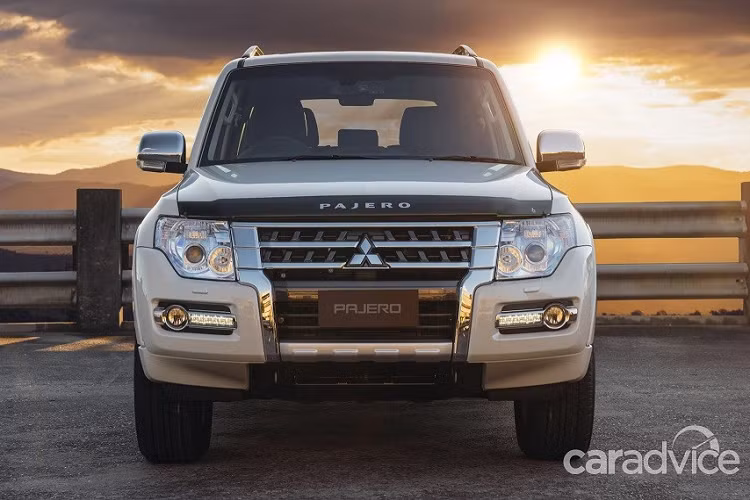 Sau gần 40 năm có mặt trên thị trường, Mitsubishi Pajero cuối cùng cũng đã đi đến hồi kết. Vào hồi tháng 3 đầu năm nay, hãng Mitsubishi đã tuyên bố ngừng sản xuất mẫu xe 4x4 huyền thoại này. Để nói lời tạm biệt với Pajero, hãng Mitsubishi mới đây đã tung ra phiên bản đặc biệt cuối cùng của dòng SUV này, mang tên Final Edition, tại thị trường Úc.