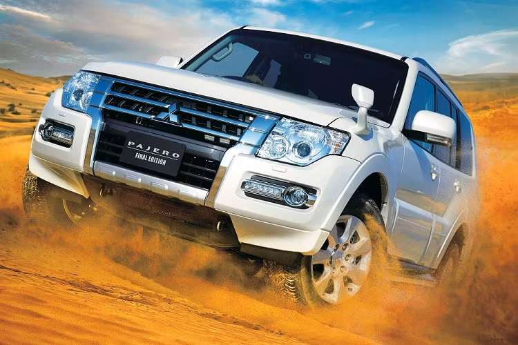 Đây không phải là lần đầu tiên Mitsubishi Pajero Final Edition được tung ra thị trường. Vào năm 2019, phiên bản có tên giống hệt cũng đã ra mắt thị trường quê nhà Nhật Bản và có số lượng sản xuất đúng 700 chiếc. Trong khi đó, Mitsubishi Pajero Final Edition 2021 mới ra mắt thị trường Úc có số lượng sản xuất 800 chiếc.