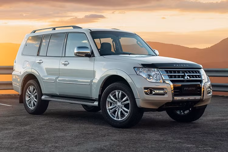 Nguồn cung cấp sức mạnh cho Mitsubishi Pajero Final Edition 2021 tại thị trường Úc là khối động cơ diesel 4 xi-lanh, tăng áp, dung tích 3.2L, sản sinh công suất tối đa 189 mã lực và mô-men xoắn cực đại 441 Nm như cũ. Động cơ này kết hợp với hộp số tự động INVECS-II 5 cấp và hệ dẫn động 4 bánh toàn thời gian Super Select II.