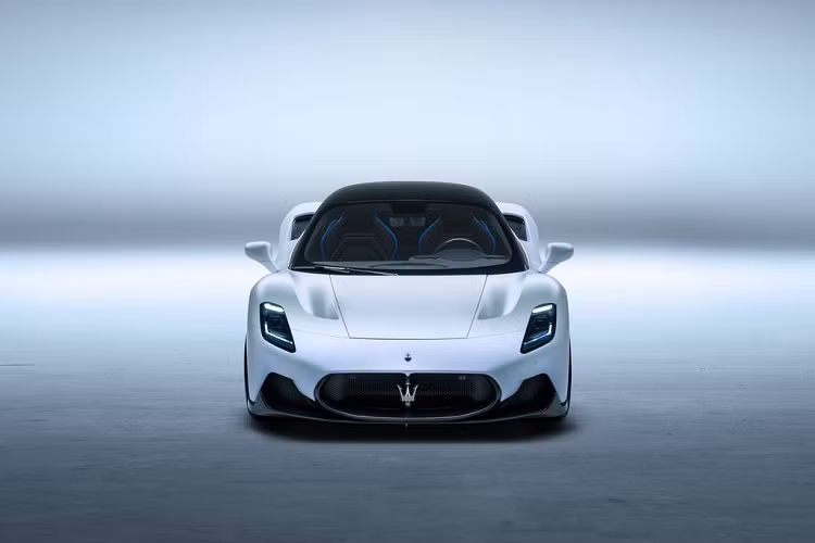 Thiết lập này giúp MC20 có thể tăng tốc từ 0 - 100 km/h chỉ trong 2,9 giây trước khi cán tốc độ tối đa 325 km/h.