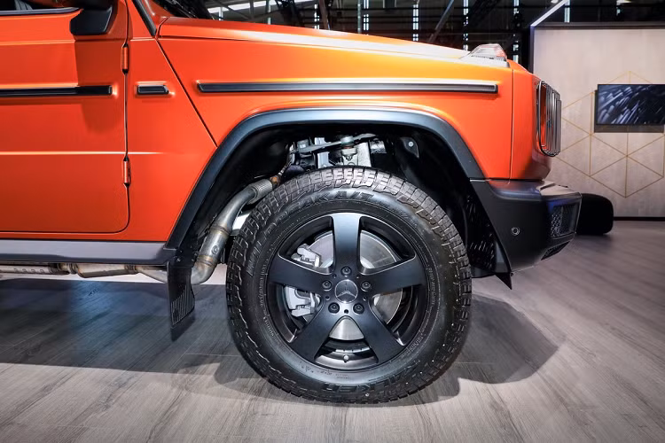 Hãng xe Đức cho biết ngoài Professional, các tùy chọn thiết kế nội ngoại thất sẵn có như AMG, Exclusive và Superior cũng được bổ sung tùy chọn trang bị mới để người dùng dễ dàng có nhân hóa cho G-Class.