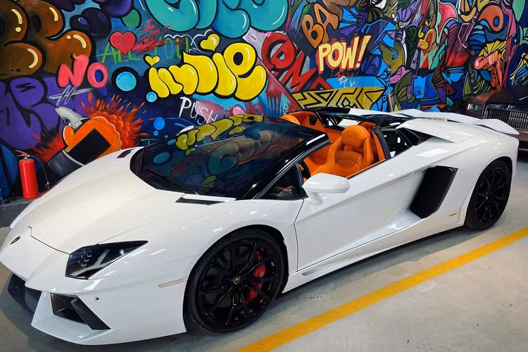 Sức mạnh này giúp siêu xe 570S của hãng McLaren mất khoảng thời gian 3,2 giây để tăng tốc từ vị trí xuất phát lên 100 km/h trước khi đạt vận tốc tối đa 328 km/h. Dự tính mức giá dàn siêu xe này có mức giá lên đến gần 100 tỷ đồng tại thị trường Việt Nam.