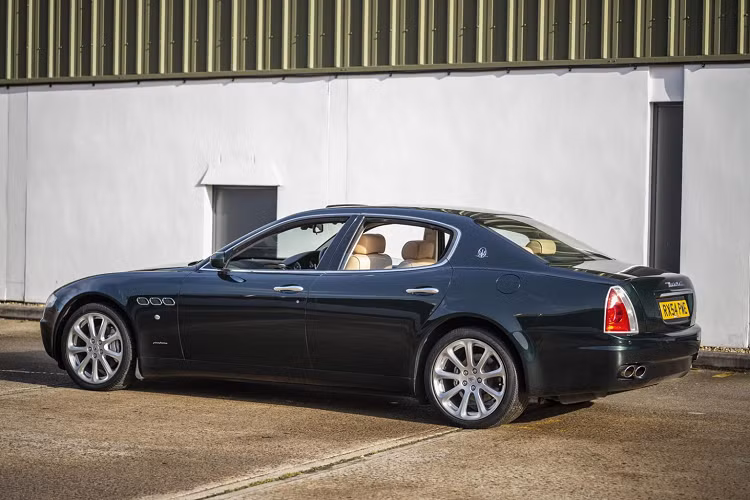 Do trọng lượng lớn hơn so với Coupé và Spyder, thời gian tăng tốc 0–100 km/h của Quattroporte là 5,2 giây và tốc độ tối đa đo được là 275 km/h.