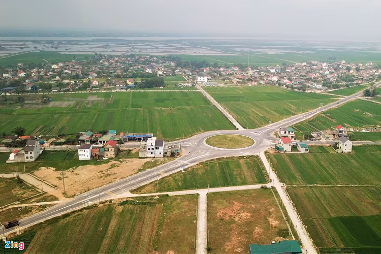 Tháng 5/2018, dự án khởi công và dự kiến hoàn thành, đưa vào sử dụng tháng 6/2020. Tuy nhiên, do vướng công tác giải phóng mặt bằng hành lang giao thông trên địa bàn huyện Nghi Xuân, tuyến đường chưa thể bàn giao.