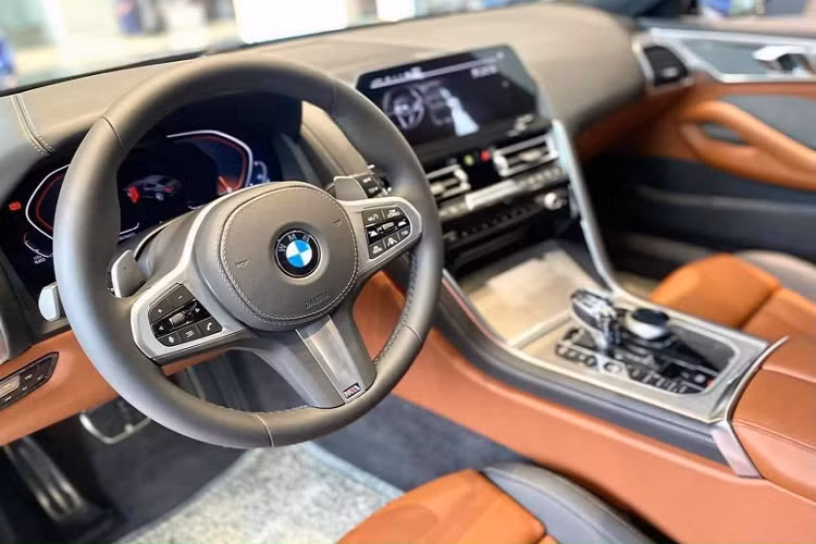 Phiên bản BMW 840i Gran Coupe M Sport sử dụng động cơ 6cy thẳng hàng, dung tích 3.0L (2.998cc), tăng áp công nghệ TwinPower cho công suất 335 mã lực từ 5.000 đến 6.000 vòng/phút và mô-men xoắn cực đại 500Nm tại dải vòng tua từ 1.600 đến 4.500 vòng/phút.