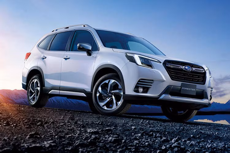 Phiên bản và giá xe Subaru Forester 2022 tại thị trường Úc như sau: Forester 2.5i AWD – 35.990 AUD (618 triệu đồng); Forester 2.5iL AWD – 38.390 AUD (659 triệu đồng); Forester 2.5i AWD Premium – 41.140 AUD (707 triệu đồng); Forester 2.5i Sport AWD – 42.690 AUD (733 triệu đồng); Forester 2.5iS AWD – 44.190 AUD (759 triệu đồng); Forester Hybrid L AWD – 41.390 AUD (711 triệu đồng); Forester Hybrid S AWD – 47.190 AUD (811 triệu đồng)