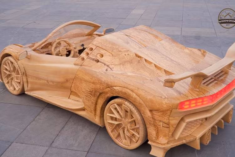 Thời gian tăng tốc từ 0-100 km/h của Bugatti Centodieci vẫn dừng ở mức 2,4 giây như Chiron, từ 0-200 km/h trong 6,1 giây và 0-300 km/h trong 13,1 giây. Vận tốc tối đa của Bugatti Centodieci bị giới hạn ở ngưỡng 380 km/h trong khi con số tương ứng của Chiron là 420 km/h.