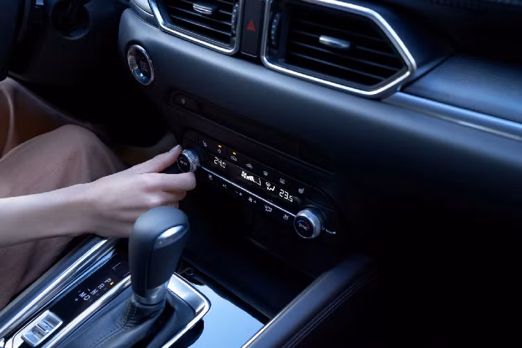 Cả 3 động cơ kể trên đều kết hợp với hộp số tự động 6 cấp. Hiện chưa rõ Mazda CX-5 2022 tại Thái Lan có được trang bị hệ dẫn động 4 bánh toàn thời gian tiêu chuẩn như xe ở Mỹ hay không. Trong khi đó, ở phiên bản cũ, Mazda CX-5 tại Thái Lan có cả hệ dẫn động cầu trước lẫn 4 bánh toàn thời gian.