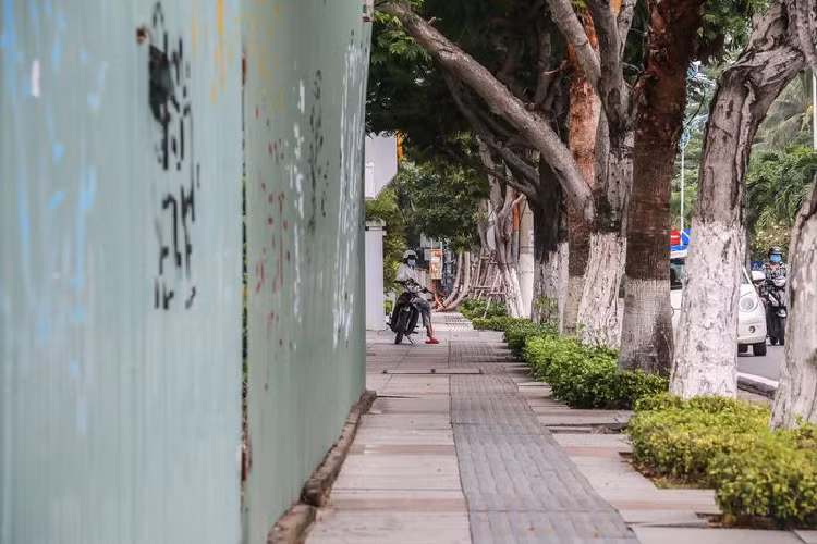 Khu đất này trước đây do Bộ Chỉ huy quân sự tỉnh Khánh Hòa quản lý. Sau nhiều lần hoán đổi và sang nhượng, khu đất này giờ thuộc về Công ty TNHH Xuất nhập khẩu liên Thái Bình Dương - Nha Trang (IPP Nha Trang). 