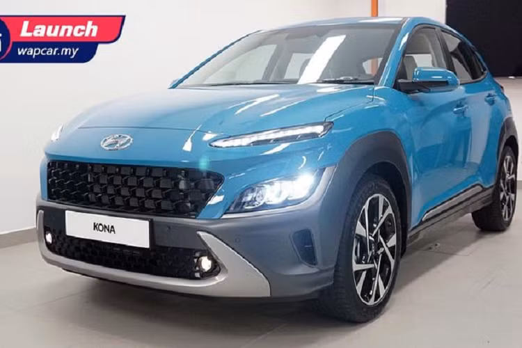 Tại Malaysia, Hyundai Kona 2021 mới được phân phối theo 2 biến thể: Tiêu chuẩn và Active, cả hai đều sử dụng động cơ SmartStream G2.0 hoàn toàn mới, sản sinh công suất 147 mã lực và mô-men xoắn cực đại 180 Nm. Sức mạnh được gửi đến các bánh xe thông qua hộp số tự động vô cấp CVT và hệ dẫn động cầu trước.