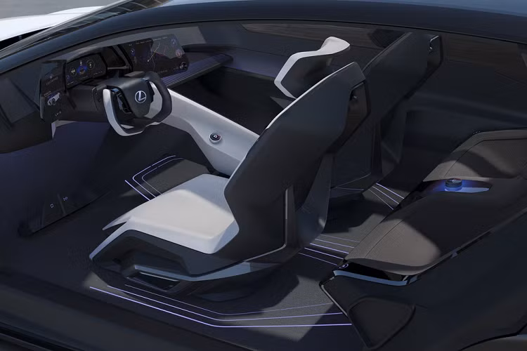 Được biết, Lexus LF-Z Electrified trang bị hệ thống động cơ điện với tổng công suất khoảng 536 mã lực, mô-men xoắn đạt 700 Nm. Với hệ dẫn động 4 bánh toàn thời gian tên DIRECT4, xe có khả năng tăng tốc 0-100 km/h trong 3 giây. Cụm pin dung lượng 90 kWh cho phạm vi di chuyển gần 600 km theo chuẩn thử nghiệm WLTP.