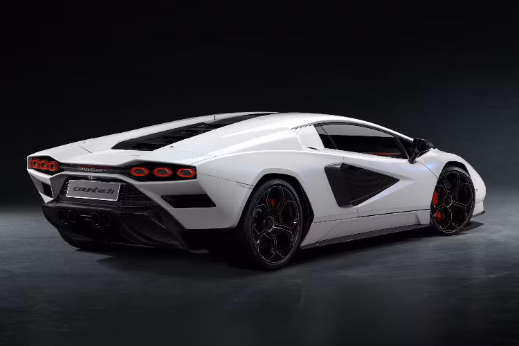 Bộ mâm của Lamboghini Countach LPI 800-4 thế hệ mới có vẻ ngoài cổ điển với kích thước 20 inch ở cầu trước và 21 inch cho cầu sau, đi kèm lốp Pirelli P Zero Corsa.