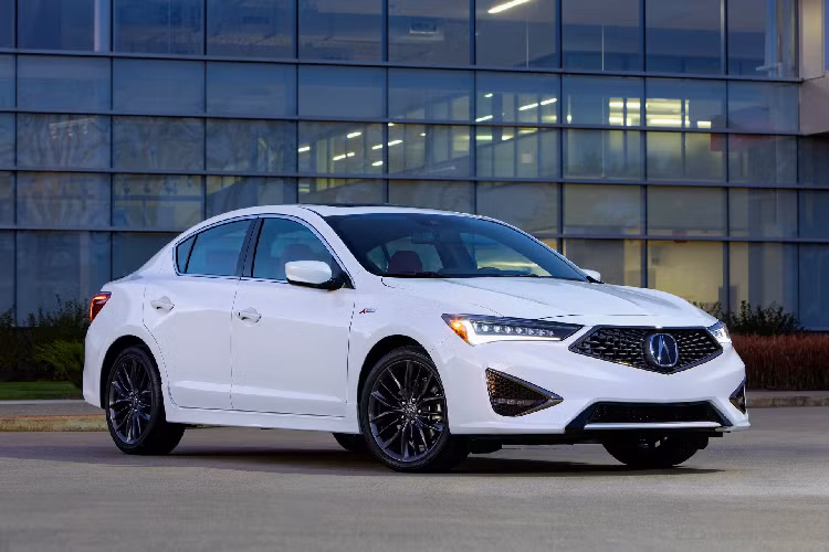 Acura ILX: Mẫu sedan này được trang bị động cơ 2.4L DOHC i-VTEC, công suất 201 mã lực và mô-men xoắn 244 Nm. Mẫu xe này được đánh giá cao nhờ hiệu suất tốt, cảm giác lái linh hoạt. Hộp số ly hợp kép 8 cấp lấy cảm hứng từ đường đua giúp xe vận hành mượt mà ở những khúc cua.
