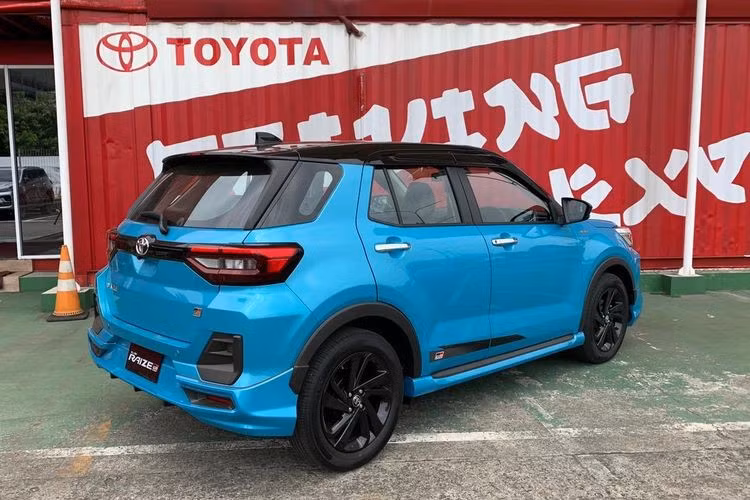 Hai con số tương ứng của bản 1.0 Turbo GR Sport là 244,7 triệu Rupiah (391,5 triệu đồng) hoặc 263,7 triệu Rupiah (422 triệu đồng) nếu có thêm hệ thống an toàn Toyota Safety Sense.