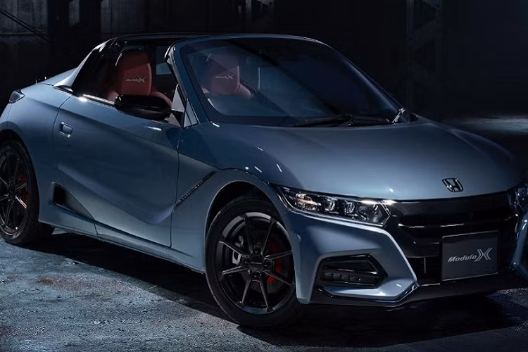 Ra mắt vào năm 2015, mẫu xe thể thao Honda S660 được thay thế cho Beat và cũng để kỷ niệm 50 năm thành lập bộ phận Honda R&amp;D. Honda chỉ phân phối S660 ở thị trường nội địa.