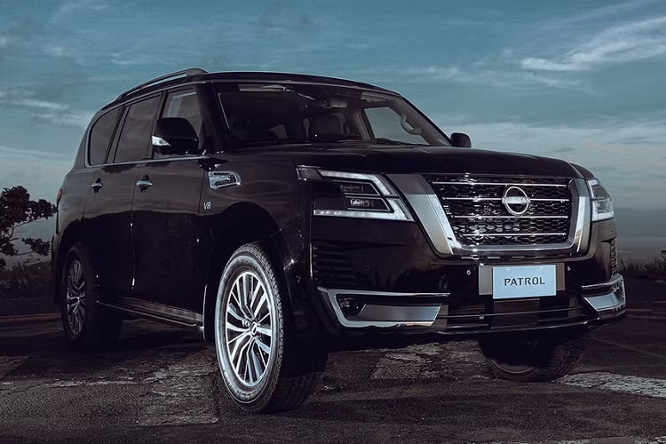 Trước thời điểm kết thúc năm 2021, hãng Nissan đã quyết định "làm cú chót" khi giới thiệu mẫu SUV cỡ lớn Patrol mới ở thị trường Đông Nam Á, cụ thể là Philippines. Đây là mẫu xe đã có mặt tại thị trường quốc tế từ cách đây khoảng 2 năm. Nissan Patrol 2022 mới vẫn thuộc thế hệ cũ đã ra mắt từ năm 2010. Đây thực chất là phiên bản nâng cấp giữa vòng đời thứ 2 của dòng SUV cỡ lớn này. 