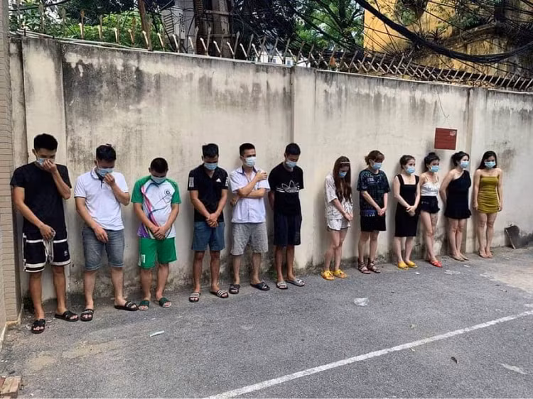 38 nam, nu duong tinh voi ma tuy trong quan karaoke