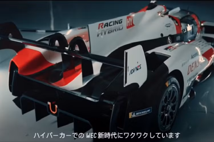 Toyota đã nhìn sang mẫu xe hypercar GR Super Sport - hiện đang được phát triển - để lấy cảm hứng, với lớp áo ngoại thất của xe có mang hai chữ GR nổi bật như thể một mắt xích liên kết giữa xe đi đường phố và xe đua của GR. Bên cạnh đó, GR010 còn trang bị một cánh gió phía sau với khả năng điều chỉnh tính khí động học của xe.