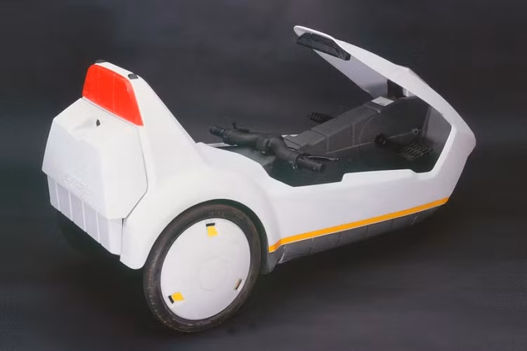 Đến năm 1983, khi công ty Sinclair Vehicles hợp tác với Hoover để thành lập một cơ sở sản xuất với một số dây chuyền sản xuất, trong ngành đã có tin đồn mạnh mẽ rằng ông Sinclair đang phát triển một chiếc xe điện. Từ “xe ô tô” đã được đề cập rất nhiều lần, đến mức mà ngay cả các nhà sản xuất ô tô lâu đời cũng bắt đầu tự hỏi liệu họ có thực sự sắp phải đối mặt với một đối thủ cạnh tranh mãnh liệt hay không.