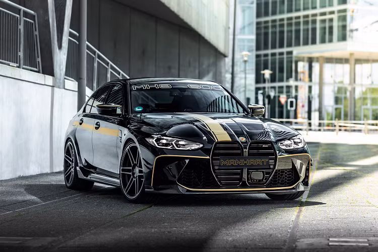 Xưởng độ Manhart đã chính thức giới thiệu chiếc MH3 600 dựa trên mẫu xe BMW M3 Competition mới. So với mẫu xe nguyên bản, MH3 600 được tập trung nâng cấp về mặt hiệu suất, bên cạnh đó là vài thay đổi giúp chiếc xe trông cá tính và thể thao hơn.