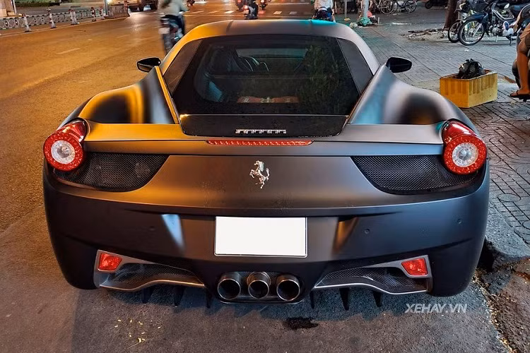 Mẫu siêu ngựa Ferrari 458 Italia được ra mắt lần đầu tiên vào năm 2009 tại triển lãm ô tô Frankfurt Motor Show với sứ mệnh kế thừa dòng xe F430 lừng lẫy và nguồn cảm hứng từ mẫu 308 GTB năm 1975.