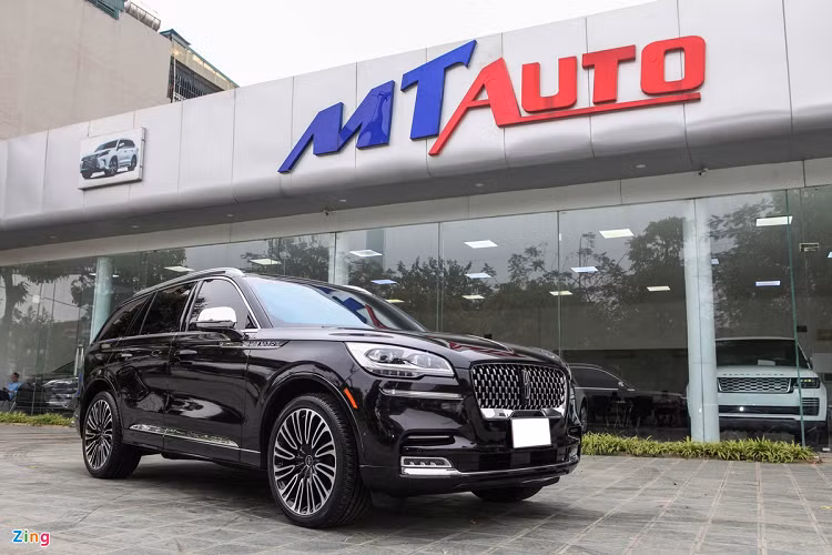 Xe hiện được một đại lý tư nhân tại Tố Hữu, Hà Nội nhập khẩu về Việt Nam. Giá xe Lincoln Aviator Black Label 2020 được chào bán khoảng hơn 6 tỷ đồng.