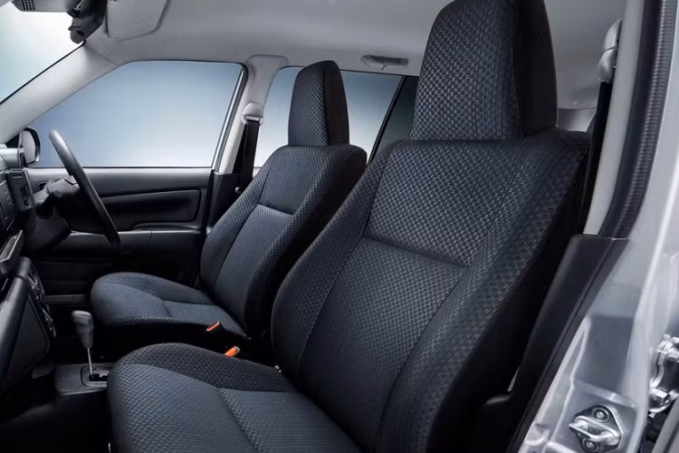 Toyota Probox 2022 có 3 tùy chọn động cơ. Đầu tiên là động cơ xăng 4 xi-lanh, dung tích 1.3L với công suất tối đa 94 mã lực. Thứ hai là động cơ xăng 4 xi-lanh, dung tích 1.5L với công suất tối đa 107 mã lực. Cuối cùng là hệ truyền động hybrid với động cơ xăng 1.5L. Tất cả đều đi với hộp số biến thiên vô cấp CVT. Tùy phiên bản, Toyota Probox 2022 sẽ có hệ dẫn động cầu trước hoặc 4 bánh toàn thời gian.