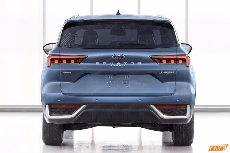 Cần phải nói thêm rằng, mẫu xe SUV Ford Equator Sport 2022 không phải là phiên bản thể thao của Equator. Thay vào đó, Equator Sport 2022 là mẫu SUV hoàn toàn mới, được định vị thấp hơn Equator và chỉ dành riêng cho thị trường Trung Quốc. Đây là công thức mà hãng Ford đã áp dụng với cặp đôi xe SUV Bronco và Bronco Sport ở thị trường Mỹ