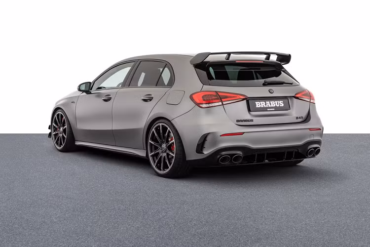 Sau khi hoàn thành nâng cấp, chiếc Mercedes-Benz A 45S độ B45-450 mạnh hơn 28 mã lực và tăng 50 Nm. Thời gian tăng tốc 0-100 km/h được hãng độ Đức công bố đạt 3,7 giây, nhanh hơn 0,2 giây so với biến thể Mercedes-AMG A 45S nguyên bản. Vận tốc giới hạn điện tử được giữ nguyên ở mức 270 km/h.