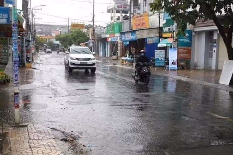 Dự báo thời tiết 17/5, miền Bắc hạ nhiệt, mưa giông nhiều nơi Du bao thoi tiet 17/5, mien Bac ha nhiet, mua giong nhieu noi