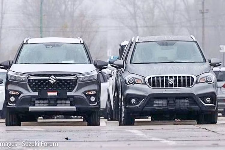 Như thông tin đã đưa, Suzuki S-Cross 2022 được bổ sung thiết kế nâng cấp đáng kể so với thế hệ cũ. Được áp dụng ngôn ngữ thiết kế mới, mẫu SUV cỡ B này sở hữu phần đầu xe thẳng đứng hơn trước. Trên đầu xe, Suzuki S-Cross thế hệ mới được trang bị lưới tản nhiệt cỡ lớn hơn và không còn đi kèm những nan mạ crôm nằm dọc như trước nữa. Thay vào đó, lưới tản nhiệt được sơn màu đen và có 2 nẹp mạ crôm nằm trên đỉnh, nối liền với logo của hãng Suzuki ở giữa.