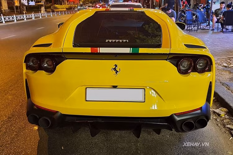 Có thể thấy diện mạo của 812 Superfast như được lột xác với màu áo mới, siêu xe thể thao trở nên năng động và trẻ trung hơn hẳn so với hình ảnh hầm hố lúc đầu về nước.