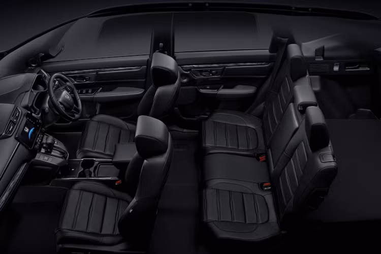 Ghế lái phiên bản Black Edition cũng điều chỉnh điện 8 hướng với bơm lưng điện. Ghế hành khách phía trước cũng chỉnh điện 4 hướng. Hàng ghế thứ 2 có thể gập phẳng theo tỷ lệ 60:40 và điều chỉnh được góc ngả. 