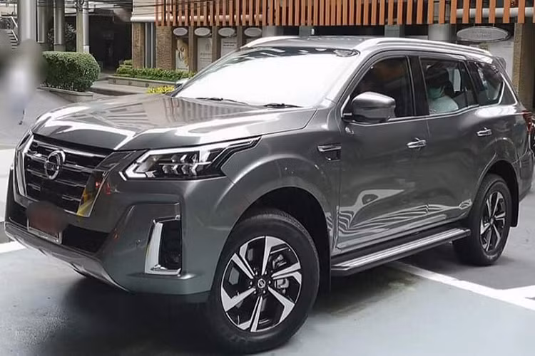 Sau khi ra mắt ở Thái, Nissan Terra 2021 sẽ “mở đường” về Việt Nam trong thời điểm sớm nhất là cuối năm nay hoặc trong năm sau. Hy vọng mẫu SUV 7 chỗ của Nissan sắp tới bán ra tại thị trường Việt sẽ có phiên bản máy dầu 4cyl dung tích 2.3L tăng áp kép (190 mã lực + 450 Nm) mạnh mẽ ở phiên bản cao cấp để tăng sức cạnh tranh trong phân khúc, đồng thời bổ sung thêm phiên bản số tự động 1 cầu để đẩy mạnh cải thiện doanh số!