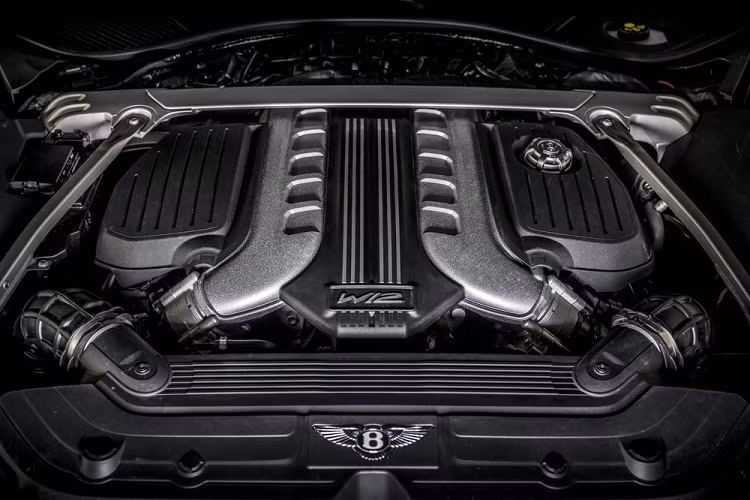 "Trái tim" của siêu sang thể thao Bentley Continental GT Speed 2021 là khối động cơ W12, tăng áp kép, dung tích 6.0 lít, sản sinh công suất tối đa 659 mã lực và mô-men xoắn cực đại 900 Nm. So với Bentley Continental GT 2021 bản W12, mẫu xe này mạnh hơn 24 mã lực.