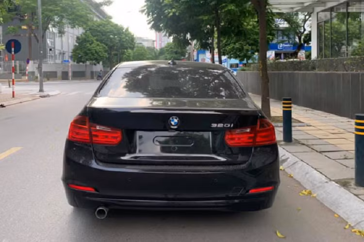 So với trước đây thì giá xe BMW 3 Series (F30) đã “hạ nhiệt” thậm chí hiện tại khách hàng có thể “đụng” vào 3 Series (F30). Đơn cử, một chiếc BMW 320i đời 2014 không quá sâu, bản trước facelift (Pre-LCI), đã lăn bánh được khoảng 80.000km đang được chào bán với giá công khai 6xx triệu đồng.