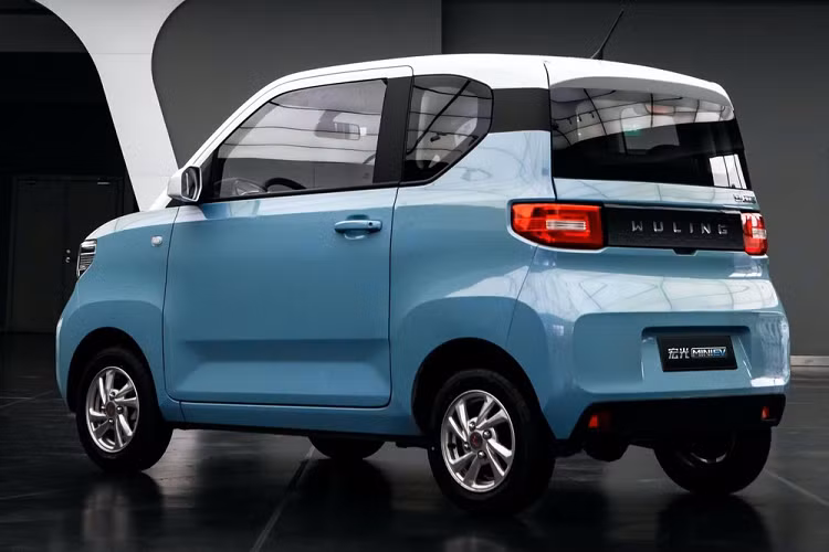 Kể từ đó, doanh số của mẫu xe điện giá rẻ Wuling Hongguang Mini EV này liên tục tăng, cụ thể là 7.348 chiếc trong tháng 7, 9.510 chiếc trong tháng 8, 14.495 chiếc trong tháng 9, 20.631 chiếc trong tháng 10, 33.094 chiếc trong tháng 11 và 35.388 chiếc trong tháng cuối cùng của năm 2020. Tổng cộng, trong nửa cuối năm 2020, đã có 121.514 chiếc Wuling Hongguang Mini EV được bán cho người tiêu dùng Trung Quốc.