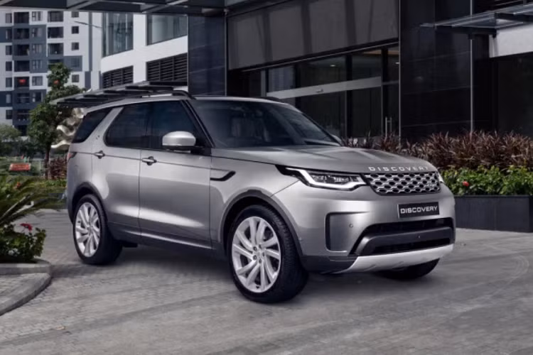 Discovery mới có thể trang bị tùy chọn hệ thống âm thanh Meridian công suất 400W, 13 loa bao gồm loa trầm, bộ khuếch đại 14 kênh; hoặc hệ thống âm thanh vòm Meridian Surround công suất lến đến 700W, 15 loa bao gồm gồm loa trầm và bộ khuếch đại.