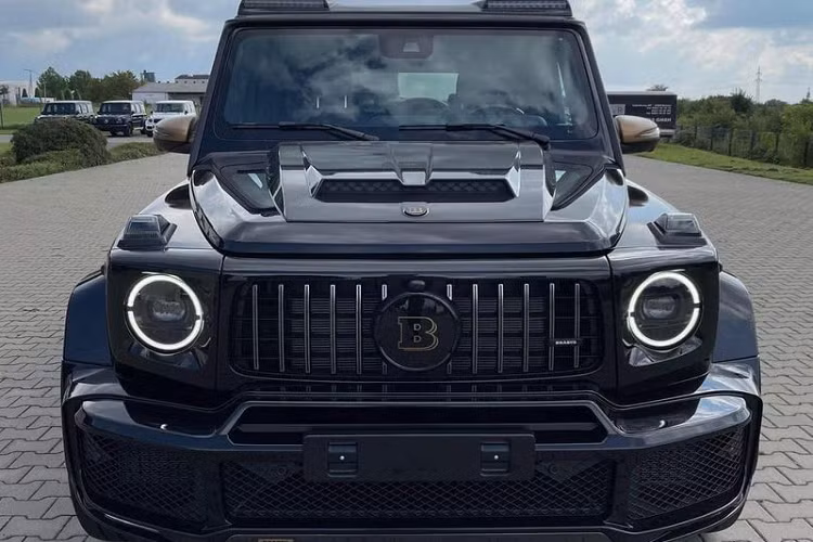 Đáng chú ý, Brabus 800 Widestar Gold Edition mạ vàng chỉ được xuất xưởng đúng 5 chiếc trên toàn cầu và chiếc xe đang được chào bán tới các đại gia Việt có số thứ tự 3/5.