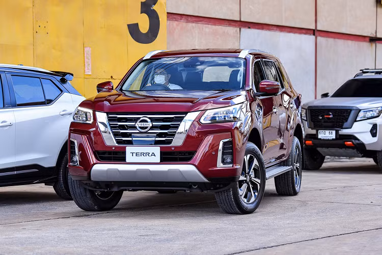 Can canh Nissan Terra 2021 cao cap 1,025 ty dong sap ve Viet Nam