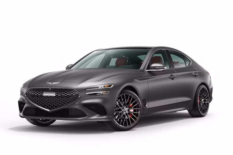 Tại thời điểm đó, Genesis G70 có giá bán cao hơn BMW 3-Series 320i (đời F30) có giá tham khảo từ 1,3 – 1,5 tỷ đồng hay ngang tầm giá Mercedes-Benz C250 Exclusive (W205) với giá 1,7 tỷ đồng. Giá cao, thương hiệu xe sang Genesis “sinh sau đẻ muộn” ít người biết tại thời điểm đó là lý do khiến Genesis G70 kén khách, Chính vì thế, Hyundai Thành Công (TC Motor ngày nay) đã ngừng phân phối dòng G70 sau đó. 