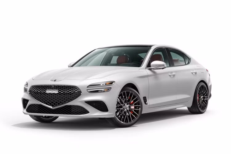 Ở phiên bản G70 3.3T “Sport Prestige” hàng đầu, xe được trang bị ghế bọc da Nappa cao cấp, trần xe bọc da lộn và vô lăng có sưởi. Phiên bản này cũng sở hữu hệ thống phanh hàng hiệu từ Brembo, bộ vi sai chống trượt cầu sau và hệ thống treo thích ứng. Genesis còn ra mắt phiên bản “Launch Edition” được phát triển dựa trên phiên bản G70 3.3T Sport Prestige này.