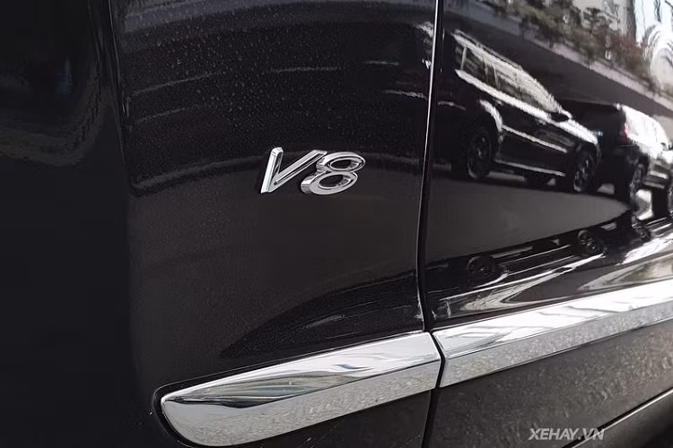 Theo hãng xe Anh Quốc công bố, Bentley Flying Spur V8 mới sẽ mang đến trải nghiệm tập trung hơn vào người lái so với bản W12 hiện tại.