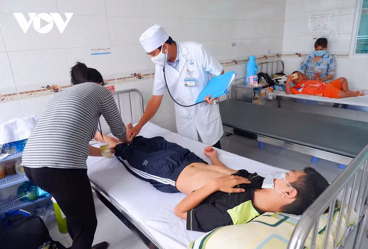 Mua mua den, canh bao benh sot xuat huyet-Hinh-2