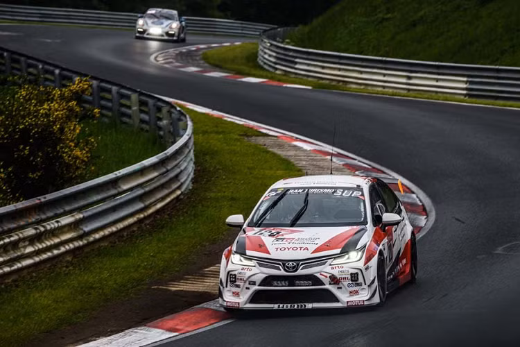 Trở lại hiện tại, thành tích của Toyota Gazoo Racing Team Thailand (đã được đổi tên chính thức) cụ thể như sau: chiếc Toyota Altis trắng số 120 do ba tay đua cầm lái: Chen Jian Hong - người Đài Loan, Naoki Kawamura - quốc tịch Nhật Bản và Grant Supaphong của Thái Lan đã cán đích thứ 79 chung cuộc tại "địa ngục xanh" Nürburgring và giành được một suất trên bục Podium đối với phân hạng SP3.