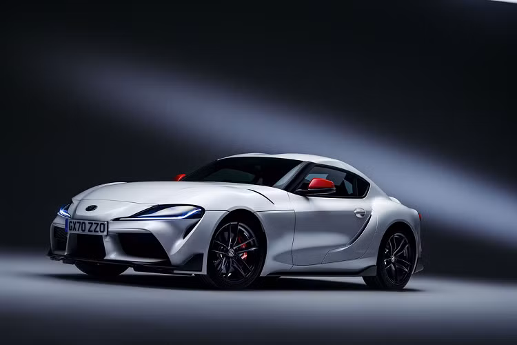 Tại Anh, giá xe Toyota GR Supra 2.0 2021 có mức bán ra từ 63.388 USD đối với phiên bản tiêu chuẩn và 64.245 USD cho phiên bản giới hạn Fuji Speedway Edition.