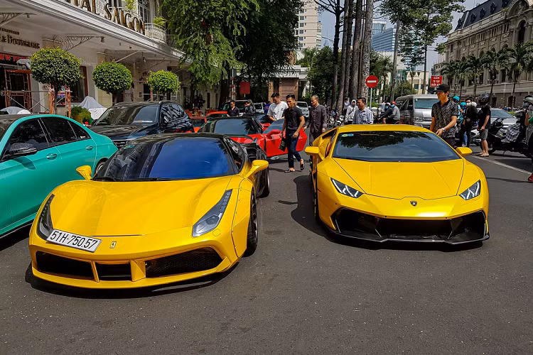 Ferrari 488 GTB được trang bị động cơ V8 twin-turbo với dung tích 3.9L, sản sinh công suất cực đại 670 mã lực và mô-men xoắn 760 Nm. Hiện nay, 488 GTB đã được thay thế bởi Ferrari F8 Tributo mạnh mẽ hơn với công suất tối đa lên đến 720 mã lực.