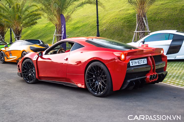 Tuy nhiên, nếu so với Liberty Walk, gói độ từ Misha Designs đem tới cho xe bộ bodykit với các chi tiết có thể được trang bị thông qua quá trình lắp đặt còn gói Liberty Walk lại đặt ra một yêu cầu “táo bạo” hơn khi khách hàng cần phải chấp nhận chiếc xe của mình phải được cắt bỏ các phần ốp hốc bánh để gắn những bộ vè mở rộng thân xe cũng như hạ gầm xuống sát đất.