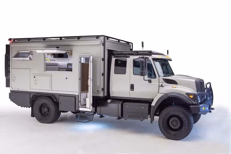 Nhóm Global Expedition Vehicles đã hoàn thành chiếc xe du lịch đầu tiên của mình vào đầu năm 2006. Kể từ đó trở đi, nhóm tiếp tục phát triển một loạt các mẫu xe Safari Extreme đặc biệt phục vụ cho cuộc sống của những khách hàng ưa “xê dịch”. Các mẫu xe của Global Expedition Vehicles được chế tạo dựa trên những tiêu chuẩn riêng nhưng nhìn chung đều nhằm mục đích cung cấp đầy đủ thiết bị sinh hoạt cần thiết cho người sử dụng ở những vùng đất xa xôi khắc nghiệt nhất.